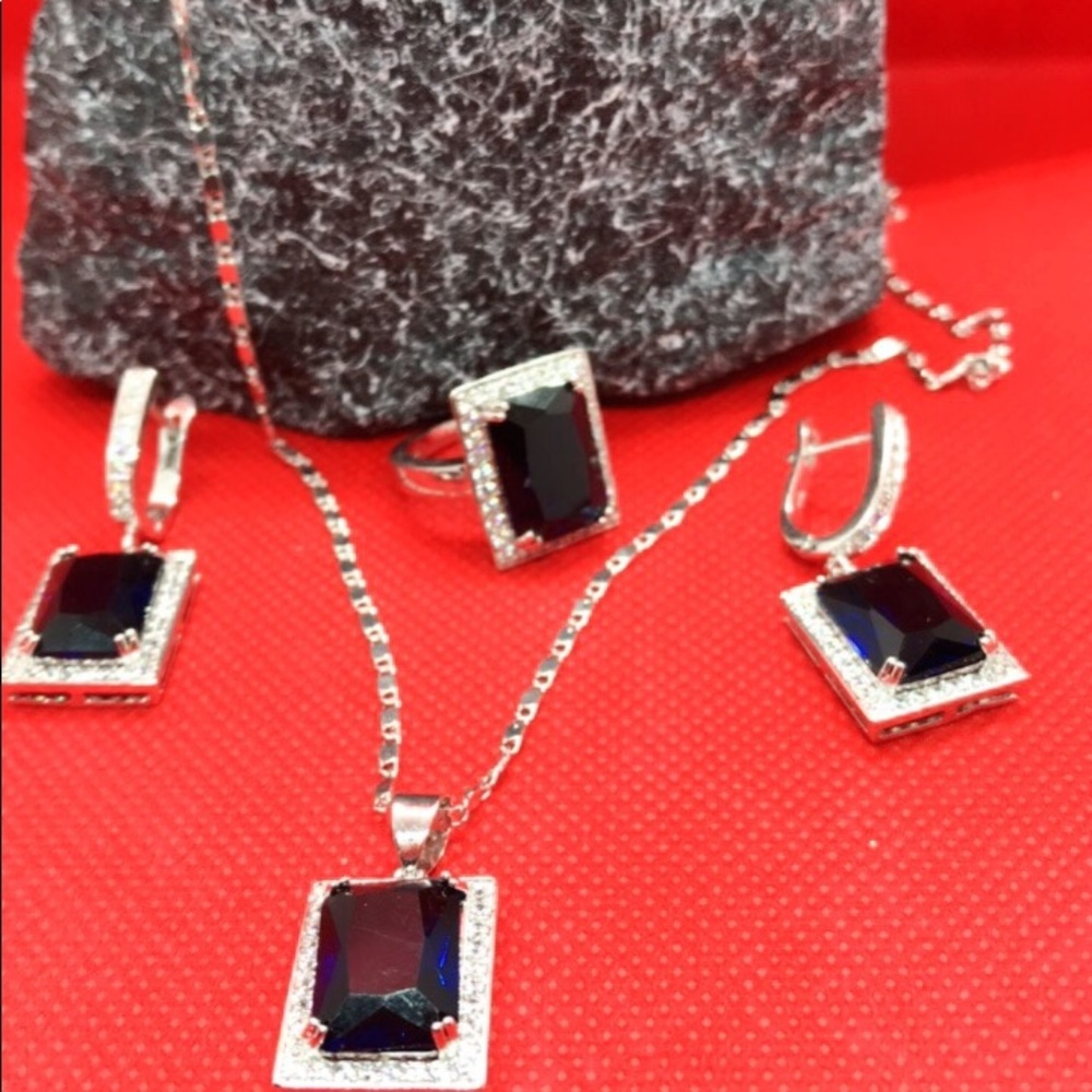 Hermosa Sterling Silver set blue white Topaz.
